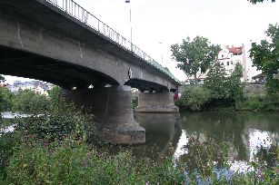 Stein des Anstoßes - die Luitpoldbrücke